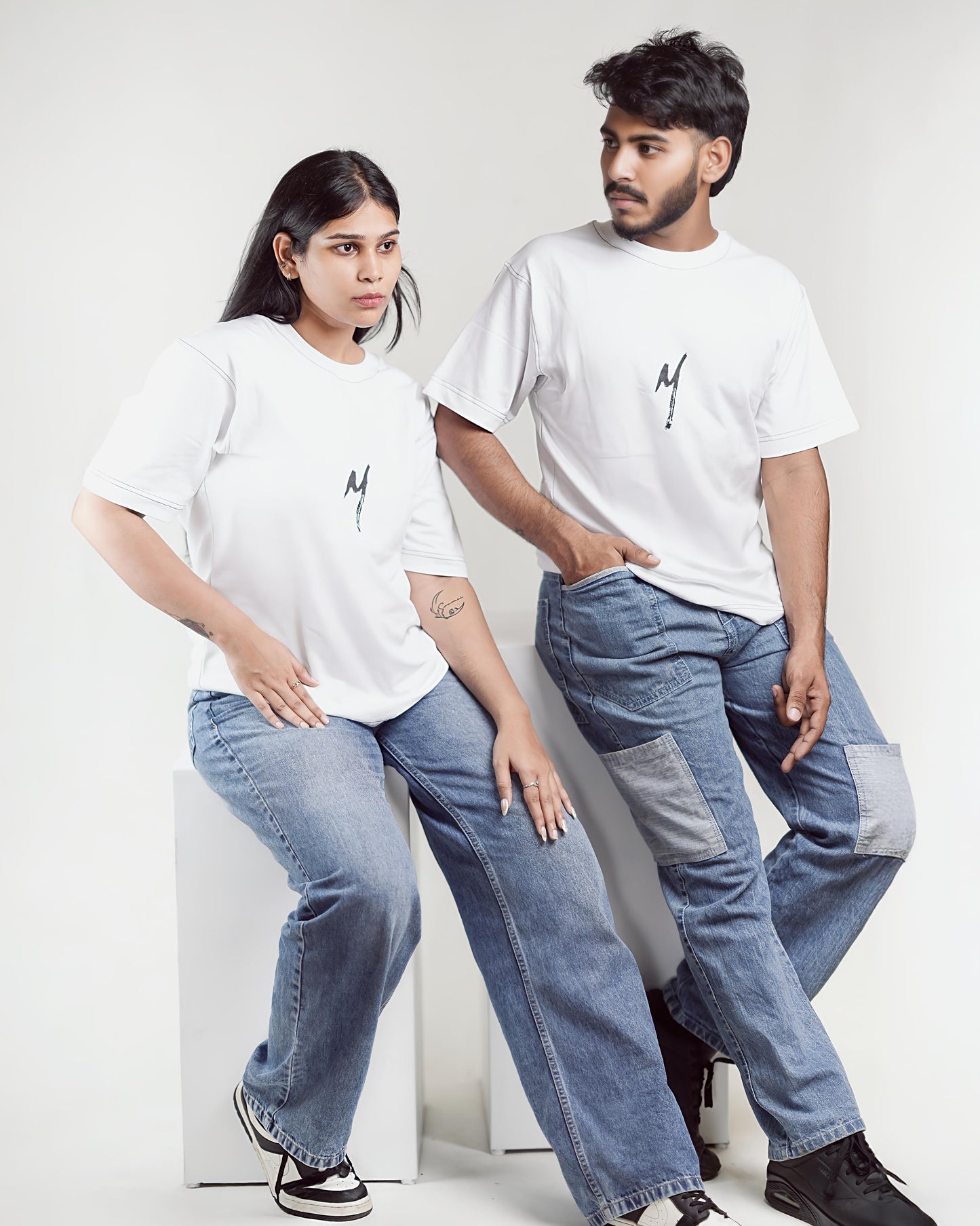 WHITE URBAN KISS T-SHIRT [UNISEX]